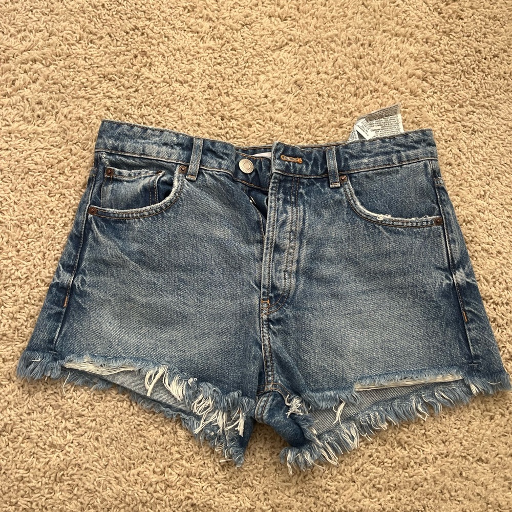 Zara frayed mid rise shorts